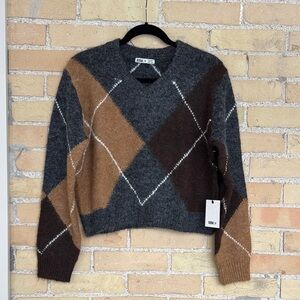 New Room 34 V-Neck Argyle Sweater in Gray and Brown